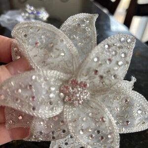 Silvery white floral clip